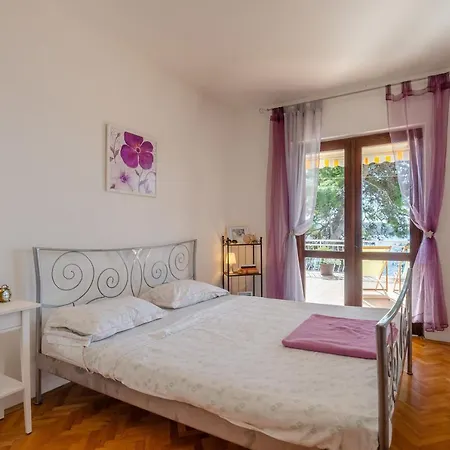 By The Sea Marta Apartman *