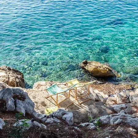 By The Sea Marta Apartman