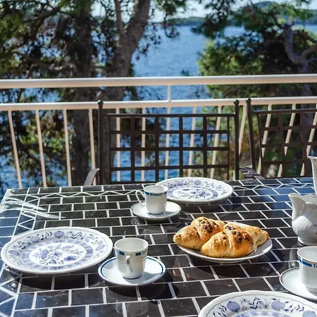 By The Sea Marta Apartman