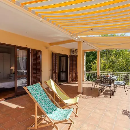 By The Sea Marta Apartman