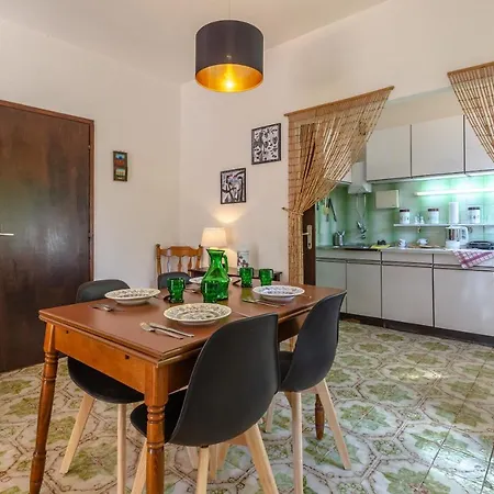 By The Sea Marta Apartment *