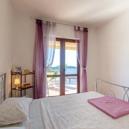 Apartment By The Sea Marta *