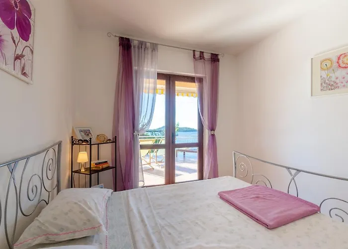 Διαμέρισμα By The Sea Marta *